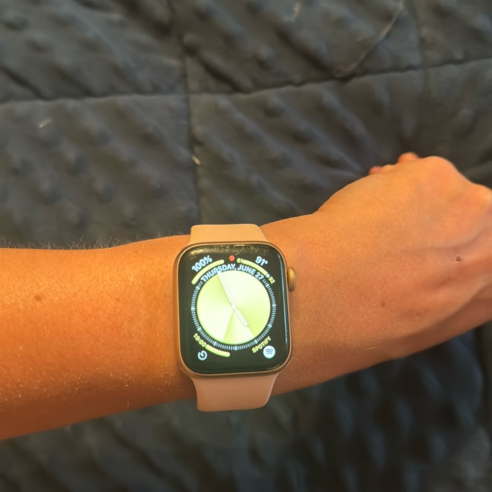 Apple Watch Series 6 GPS, 40mm Gold